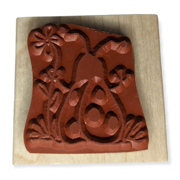 Stamps by Judith & Heather H-72 Large Sitting Lady Bug - Picture 3 of 5